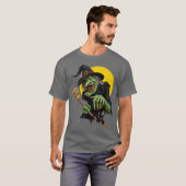 ほうきと黒猫のいる不気味な魔女 Tシャツ (正面フル)