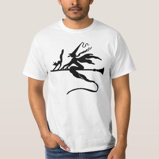 ほうきの柄の黒く悪賢い魔法使いおよび猫の飛行 Tシャツ (正面)