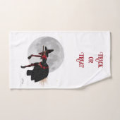 ほうきタオルに飛んでいるおける酔っ払い魔女 ハンドタオル (ハンドタオル)