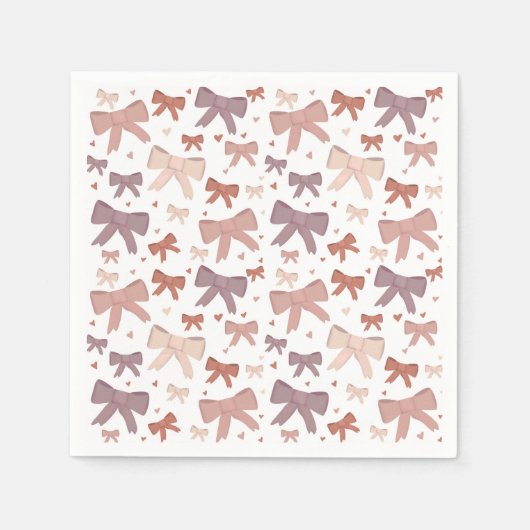 ほこりっぽいガーリーピンクの弓と小さなハート スタンダードカクテルナプキン (正面)