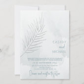 ほこりっぽいシンプル青い水の色のエンボスルックパーム 招待状 (正面)