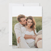 ほこりっぽいスタイリッシュ青いスクリプ結婚ト 招待状 (裏面)