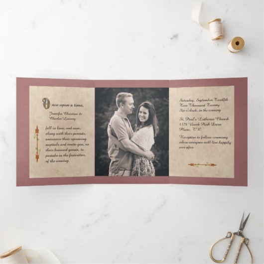 ほこりっぽいバラおとぎ結婚り話の写真 三つ折り招待状 (内部)