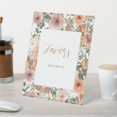 ほこりっぽいバラと燃えたオレンジ色のフローラの好意サイン 台座サイン (インサイチュ)