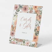 ほこりっぽいバラと燃えたオレンジ色のフローラカードギフト 台座サイン (正面)