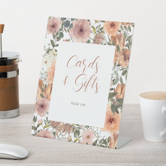 ほこりっぽいバラと燃えたオレンジ色のフローラカードギフト 台座サイン (インサイチュ)