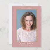 ほこりっぽいバラの写真お祝いの人生の葬儀 招待状 (裏面)