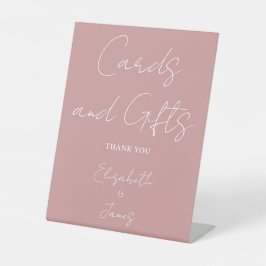ほこりっぽいバラピンクのミニマリストのスクリプトカードとギフト 台座サイン
