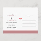 ほこりっぽいバラピンクの花のアーチ結婚式の日付を保存 ポストカード (裏面)