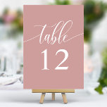 ほこりっぽいバラピンクミニマル結婚ラリスト テーブルナンバー<br><div class="desc">控えめなエレガンスで結婚式のレセプションを強化。これらのミニマルなテーブル番号は独身の、ほこりっぽいバラピンクの背景に繊細な書道の台本に「テーブル」という単語を取り入れている。洗練さシンプルれたデザインは、あなたのテーブルの設定に洗練されたtouchを追加し、あなたのフローラの配置や他の装飾を輝かせる。</div>