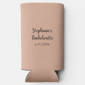 ほこりっぽいバラ結婚ピンクのバチェロレッテプレゼント スリム缶クーラー (裏面)