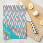 ほこりっぽいピンクとブルーのイカット キッチンタオル (四つ折り)