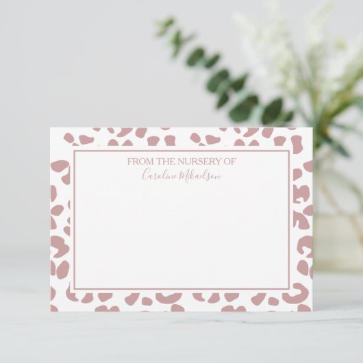 ほこりっぽいピンクと白パーソナライズされたヒョウ柄 サンキューカード (スタンド正面)