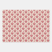 ほこりっぽいピンクのハートと赤いドットのクリームバレンタイン ラッピングペーパーシート (正面2)