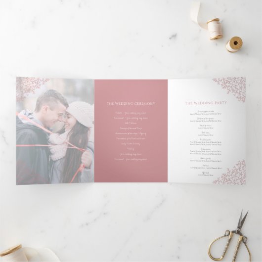 ほこりっぽいピンクのモノグラムアートフォトウェディングプログラム 三つ折りプログラム (内部)