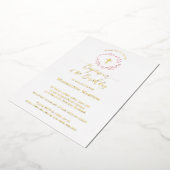 ほこりっぽいピンクのリースバプテスマと誕生日 箔招待状 (回転した状態)