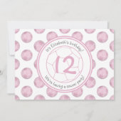 ほこりっぽいピンクの女の子のサッカーの誕生日またはチームパーティー 招待状 (裏面)