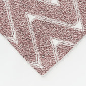ほこりっぽいピンクの小シェブロン模様 フリースブランケット (角)