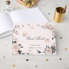 ほこりっぽいピンクの灰色の花と可愛い花びら ゲストブック