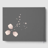 ほこりっぽいピンクの灰色の花と可愛い花びら ゲストブック (裏面)