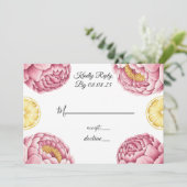 ほこりっぽいピンクの牡丹とレモンウェディングRSVPカード 招待状 (スタンド正面)