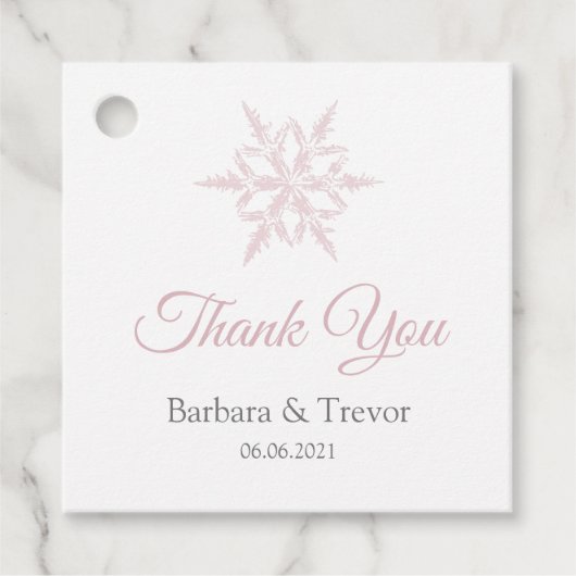ほこりっぽいピンクの雪の結晶ウィンターウェディングサンキュー フェイバータグ (正面)