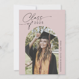 ほこりっぽいピンクシンプルのアーチ写真の卒業 案内状