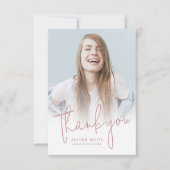 ほこりっぽいピンクシンプル色のモダンの台本2写真の卒業 サンキューカード (正面)