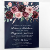 ほこりっぽいピンクバーガンディフローラQRコード海軍結婚ズ 三つ折り招待状 (内部最初)