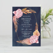 ほこりっぽいピンクフローラ乾燥パームネイビーブライダルシャワー 招待状 (スタンド正面)