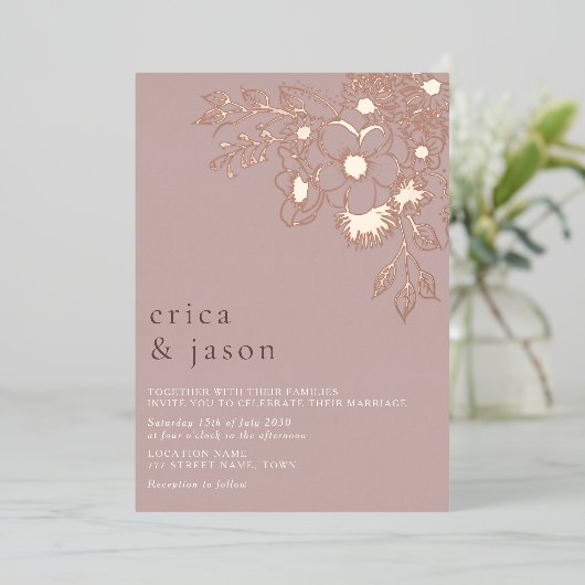 ほこりっぽいピンクローズゴールドフォイル結婚式の招待 箔招待状 (立ち正面)