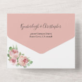 ほこりっぽいピンク色のフローラジオメト結婚リ オールインワン招待状 (裏面)