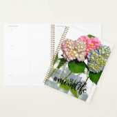 ほこりっぽいピンク色の黄色い緑のフローラアジサイ プランナー手帳 (ディスプレー)