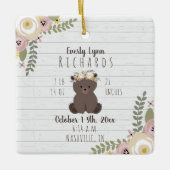 ほこりっぽいフローラベアーキュブベビーガール誕生統計 セラミックオーナメント (正面)