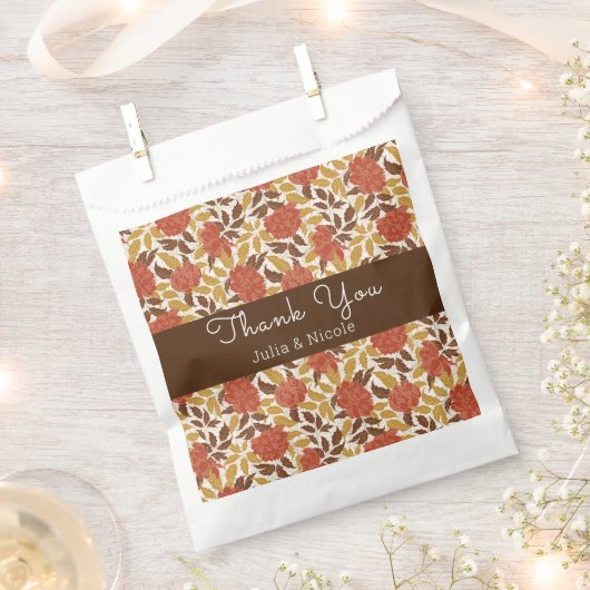 ほこりっぽいブラントオレンジ牡丹の花秋の結婚式 フェイバーバッグ (クリップ留めされた状態)