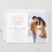 ほこりっぽいブルーウィンターベイビーシャワーフォト招待状 招待状 (正面)