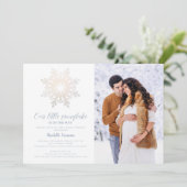 ほこりっぽいブルーウィンターベイビーシャワーフォト招待状 招待状 (スタンド正面)