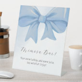 ほこりっぽいブルーウォーターカラーボウベビーシャワーミモザバー 台座サイン (インサイチュ)