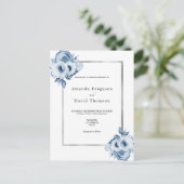 ほこりっぽいブルーシルバーホワイト花模様結婚式招待状 ポストカード (スタンド正面)