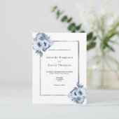 ほこりっぽいブルーシルバーホワイト花模様結婚式招待状 ポストカード (スタンド正面)