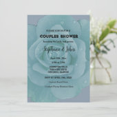 ほこりっぽいブルーバラフローラカップルクールシャワー結婚ズ 招待状 (スタンド正面)