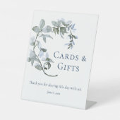 ほこりっぽいブルーフローラカードとギフトブライダルシャワー 台座サイン (正面)