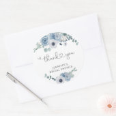 ほこりっぽいブルーブライダルシャワーの好意 ラウンドシール (封筒)