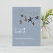 ほこりっぽいブルーブラッククリスマススターズ結婚ピネコーン 招待状 (スタンド正面)