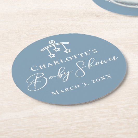 ほこりっぽいブルーホワイトシックなミニマリスト赤ちゃんシャワー ラウンドペーパーコースター (アングル)
