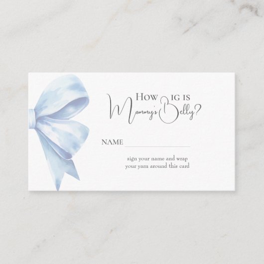 ほこりっぽいブルーボウどのように大きいママ腹の赤ちゃんシャワー エンクロージャーカード (正面)