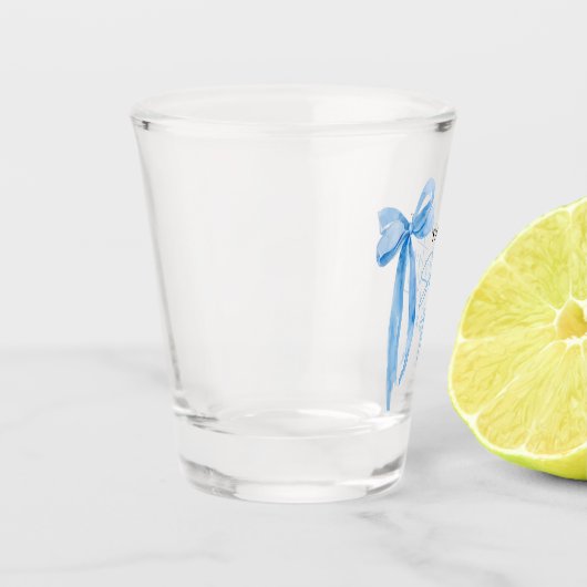 ほこりっぽいブルーボウ結び目ブライダルシャワー ショットグラス (左)