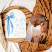 ほこりっぽいブルーボウ結び目ブライダルシャワー 招待状