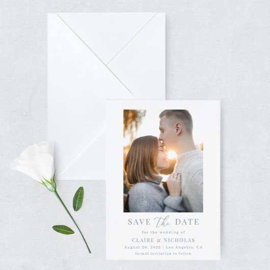 ほこりっぽいブルーモダンエレガントなウェディングフォト セーブザデート