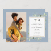 ほこりっぽいブルーモノグラム緑結婚の写真 招待状 (正面/裏面)